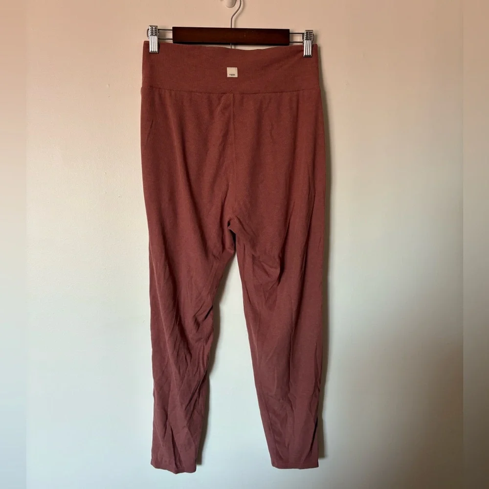 Vuori High-Waist Ribbed Lounge Pants in Mauve - Picture 3 of 6